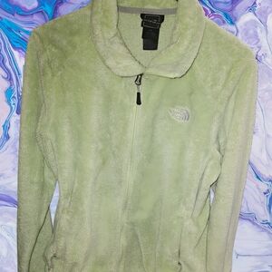 The North Face Women's Light Fluorescent Green Fleece Jacket! 💚🧥 #Fleece #Jack